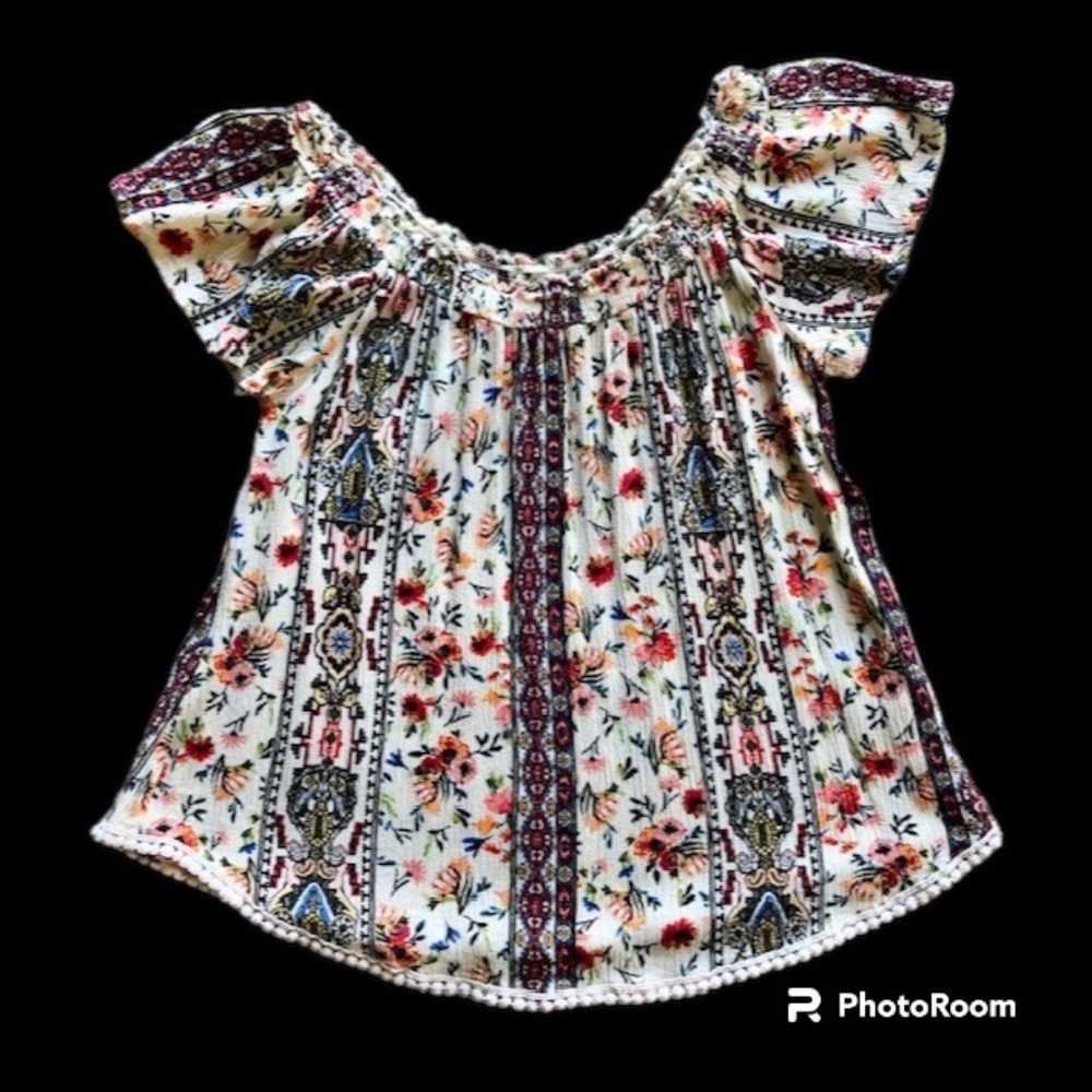 Self Esteem white Short Sleeve blouse, scoop neck,  Floral Blouse Size M